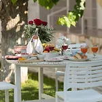 Moukas Seaside Romantico