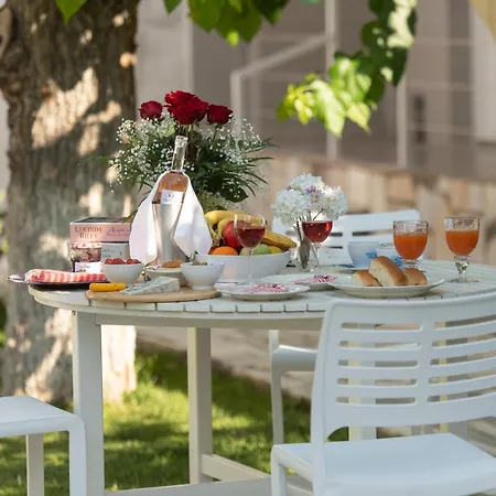 Moukas Seaside Romantico