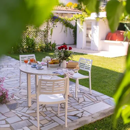 Moukas Seaside Romantico *