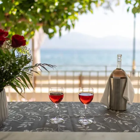 Moukas Seaside Romantico Apartment *