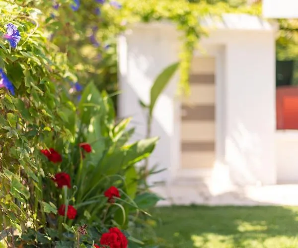 Moukas Seaside Romantico Apartment